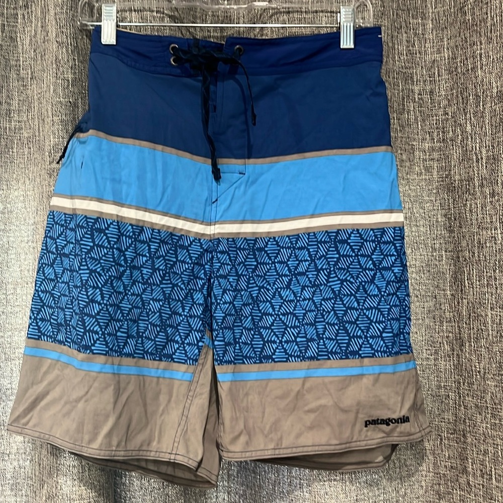 Patagonia 9” inseam bathing suit. Size 34. Never worn. Excellent condition!
